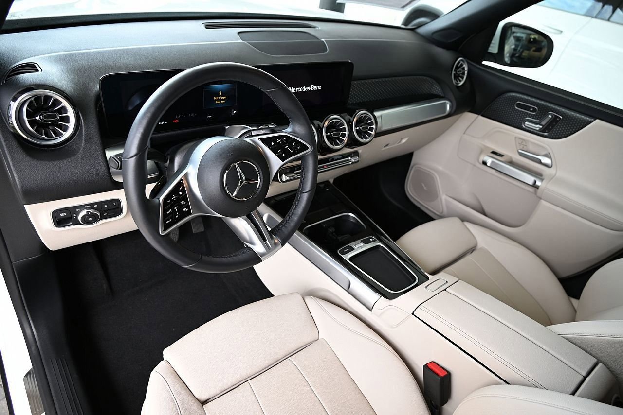 Certified 2025 Mercedes-Benz GLB 250 4MATIC image 19