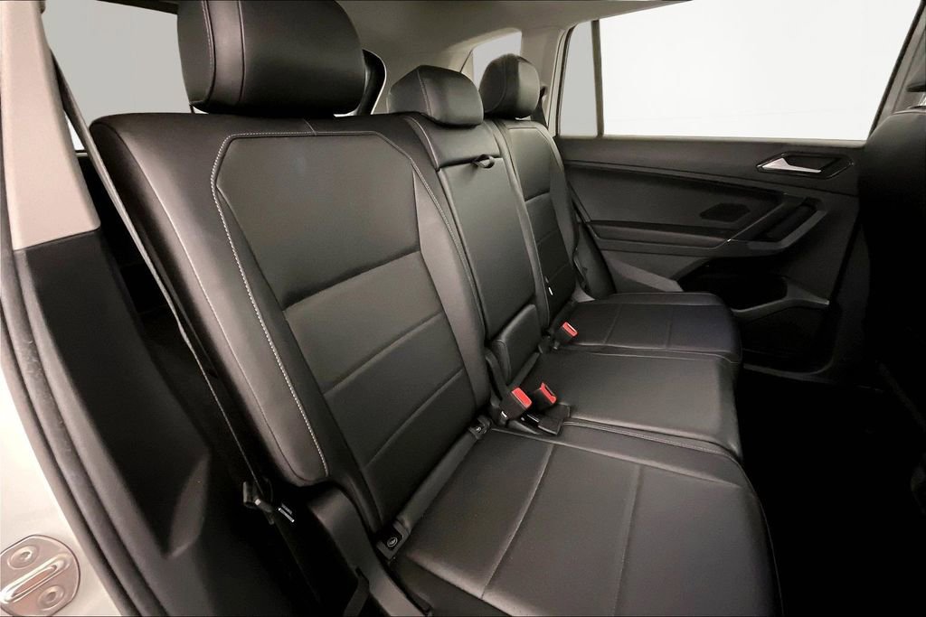 Used 2018 Volkswagen Tiguan SEL AWD/4WD image 21