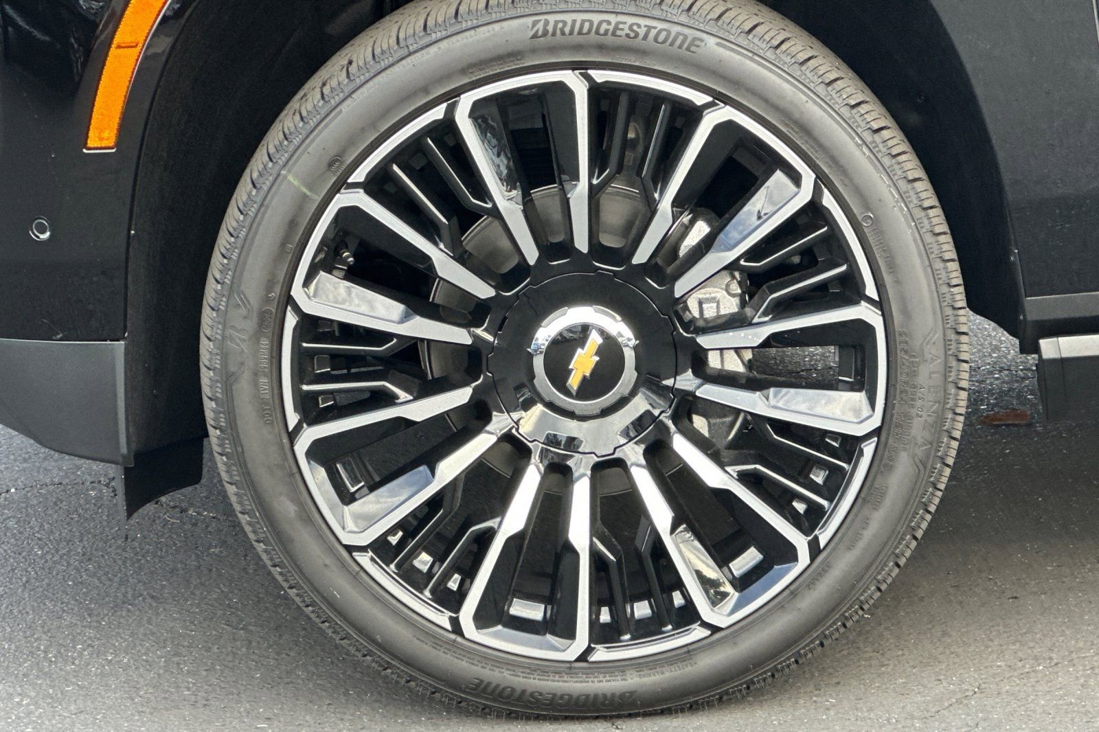 New 2026 Chevrolet Suburban High Country w/ LPO, Illumination Package image 32