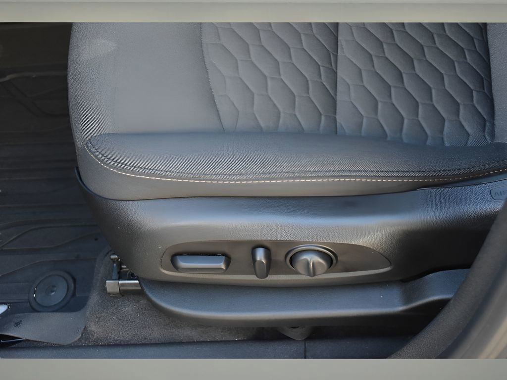 Used 2020 Chevrolet Equinox LT w/ Driver Convenience Package image 31