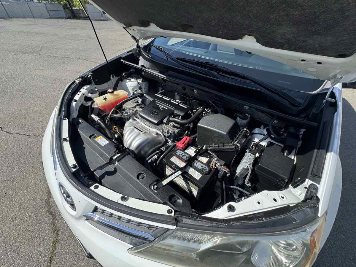 Used 2015 Toyota RAV4 LE image 38