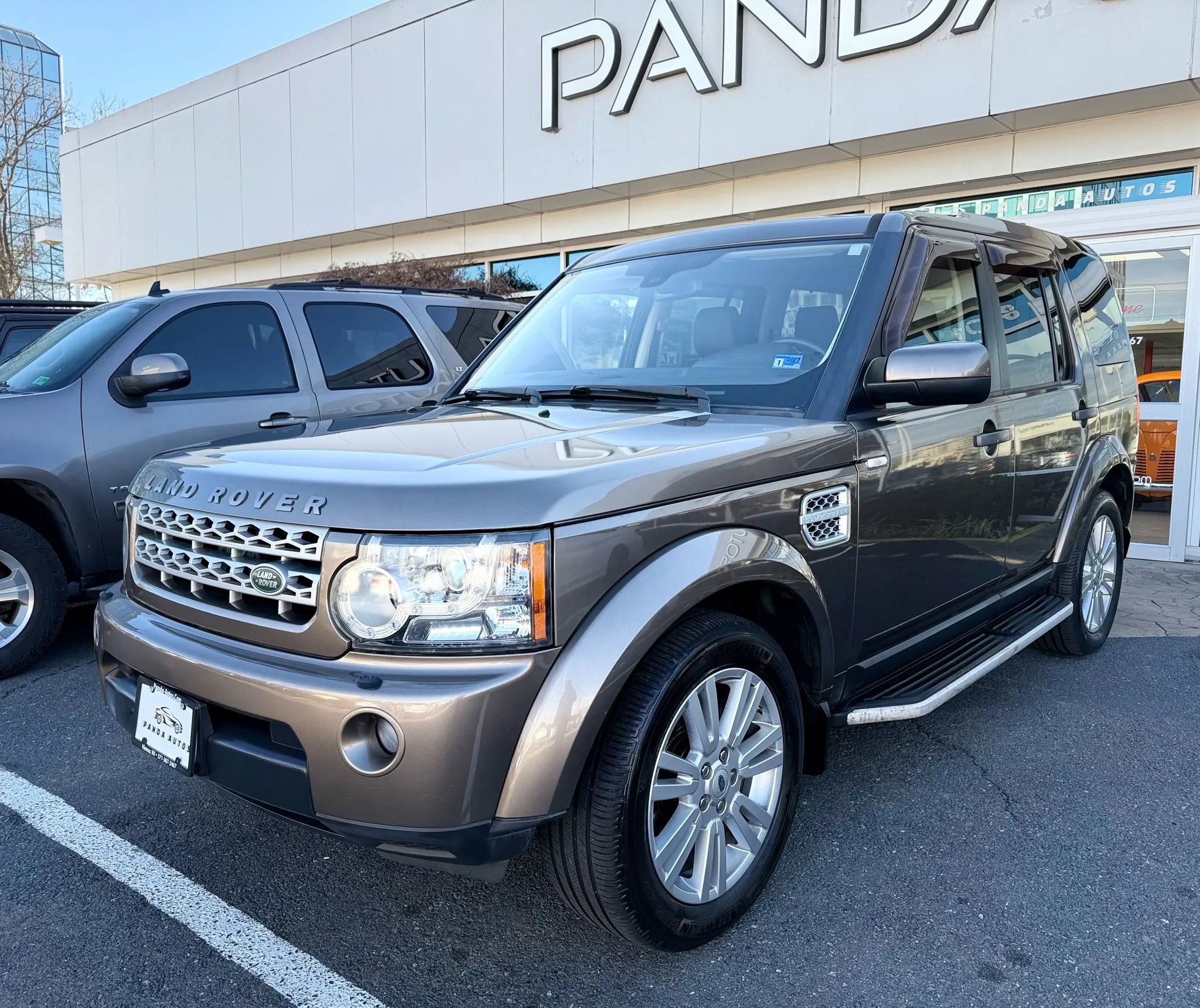 Used 2011 Land Rover LR4 HSE image 3