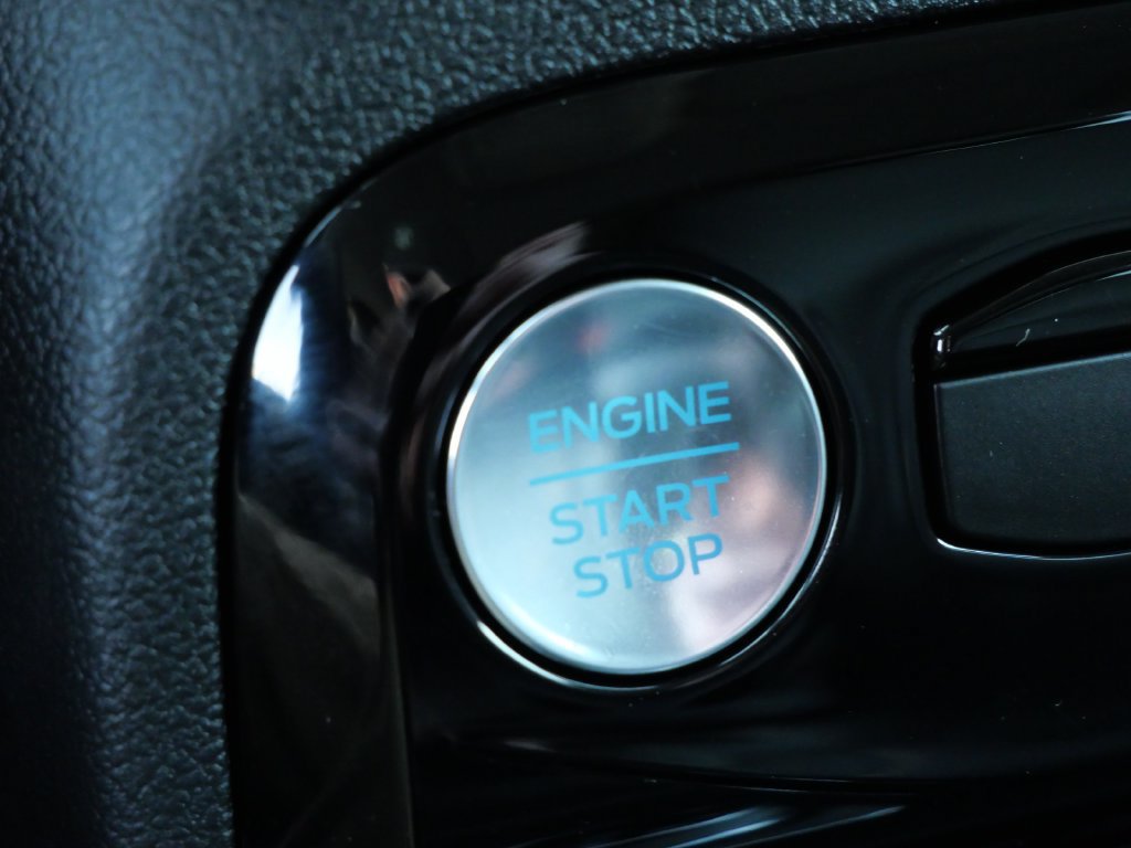 Certified 2025 Ford Escape Platinum AWD/4WD image 22