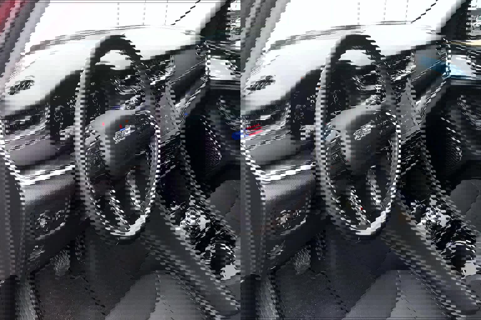 Used 2021 Jeep Grand Cherokee L Laredo w/ Luxury Tech Group I image 17