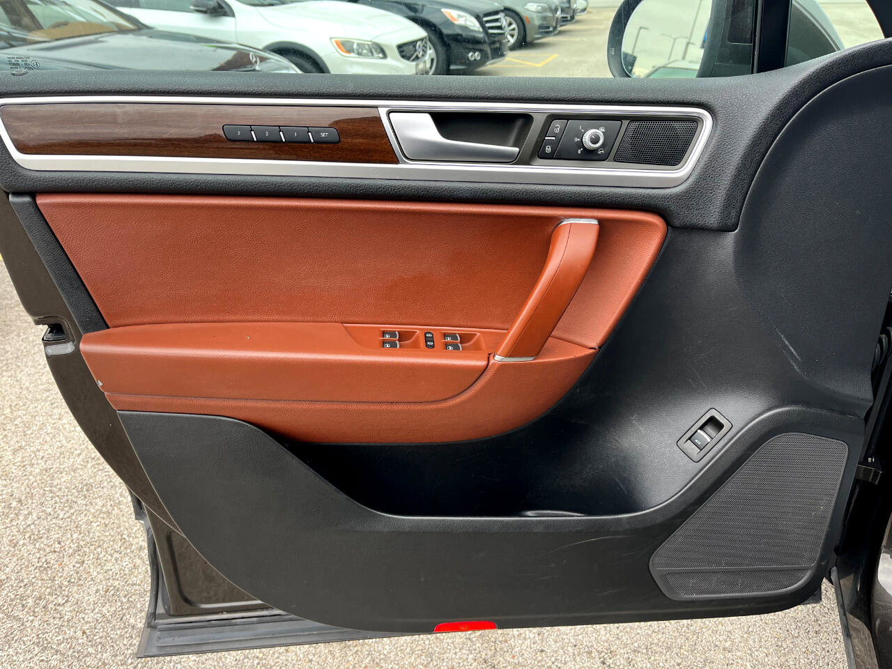 Used 2015 Volkswagen Touareg TDI image 21