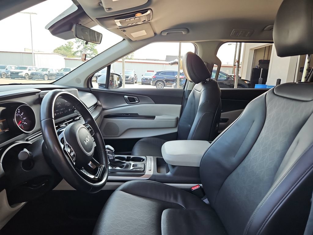 Used 2024 Kia Carnival LX FWD image 23