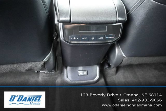 Used 2023 Toyota Highlander XLE AWD/4WD image 38