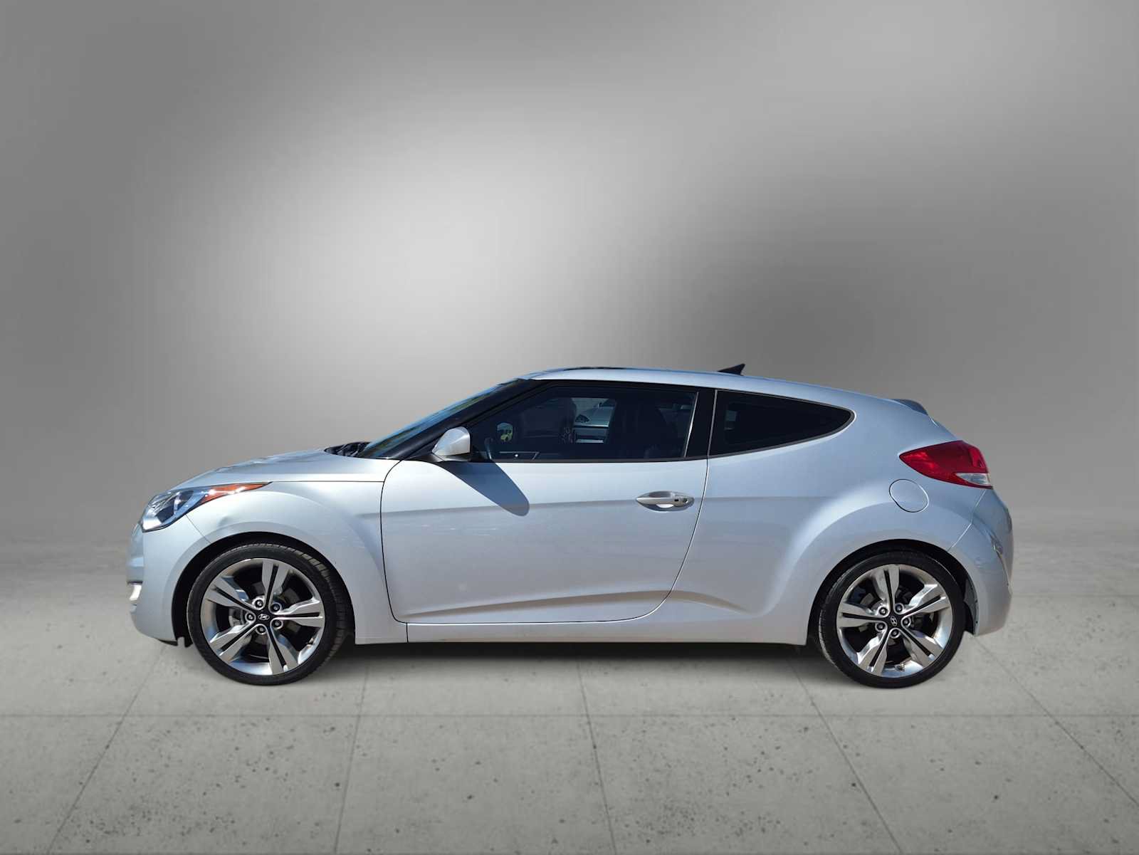 Used 2016 Hyundai Veloster w/ Option Group 03 FWD image 5