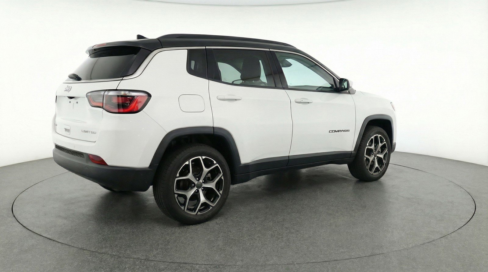 Used 2025 Jeep Compass Limited image 9