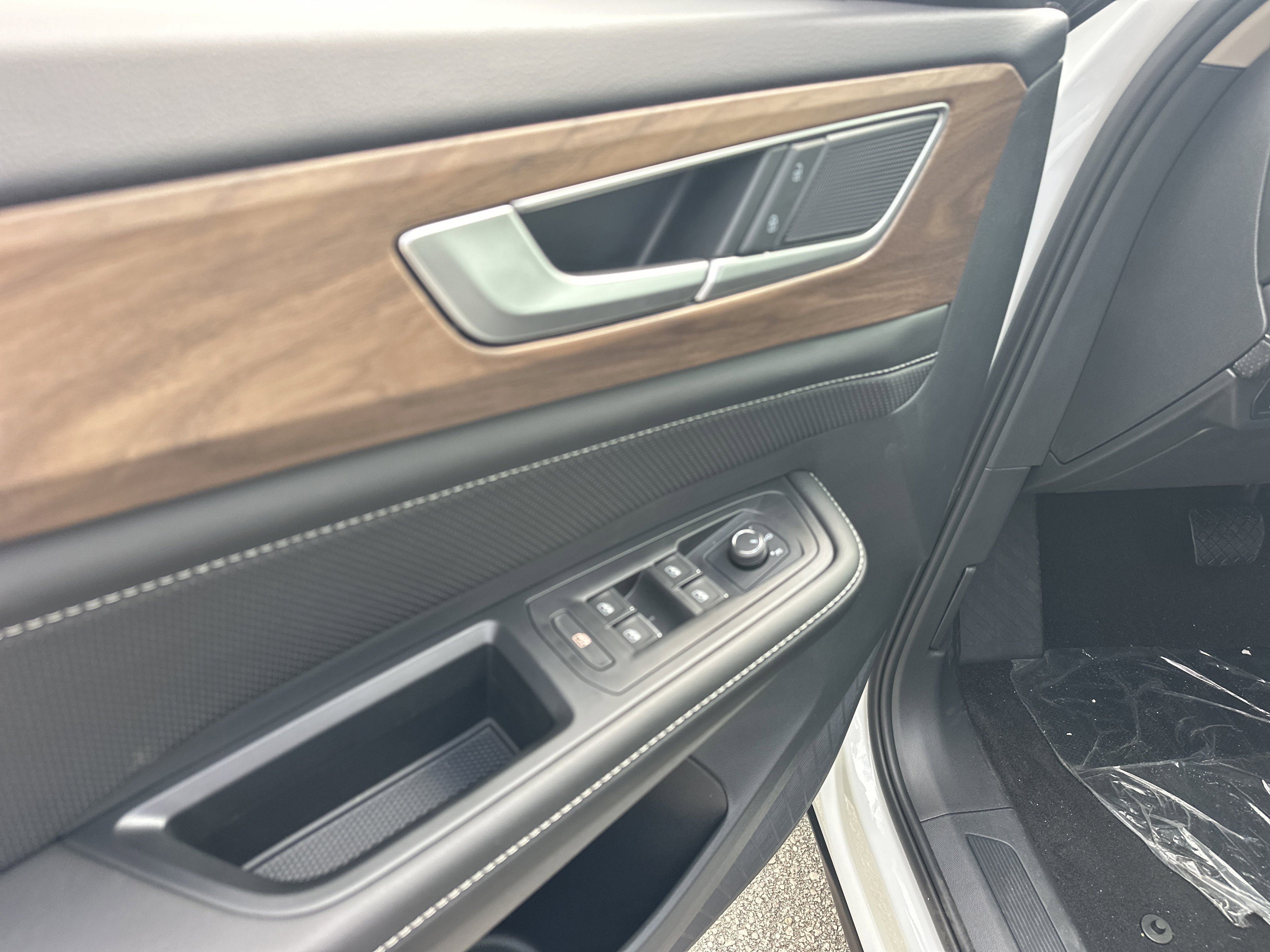 New 2026 Volkswagen Atlas SE image 15