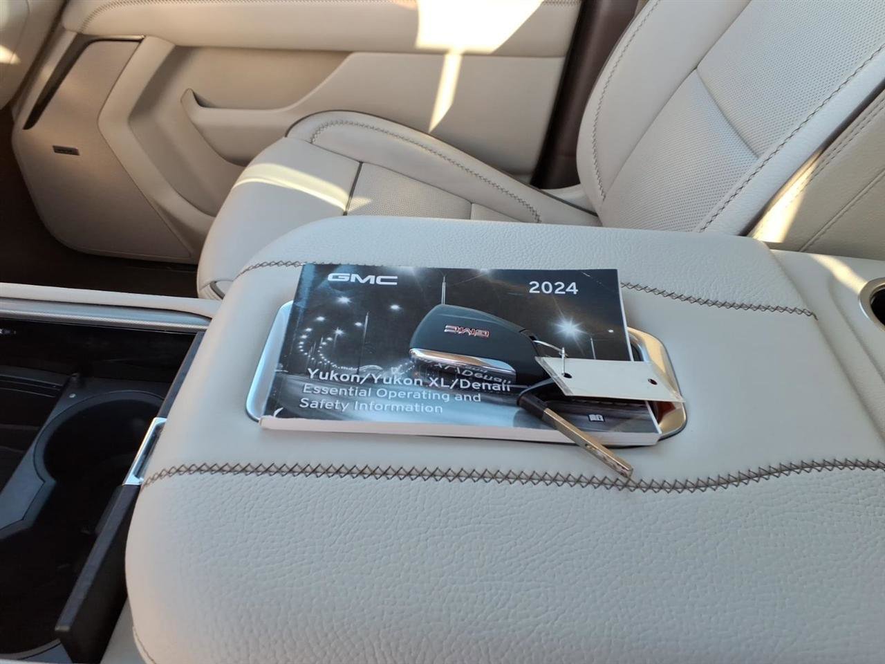 Used 2024 GMC Yukon XL Denali image 18