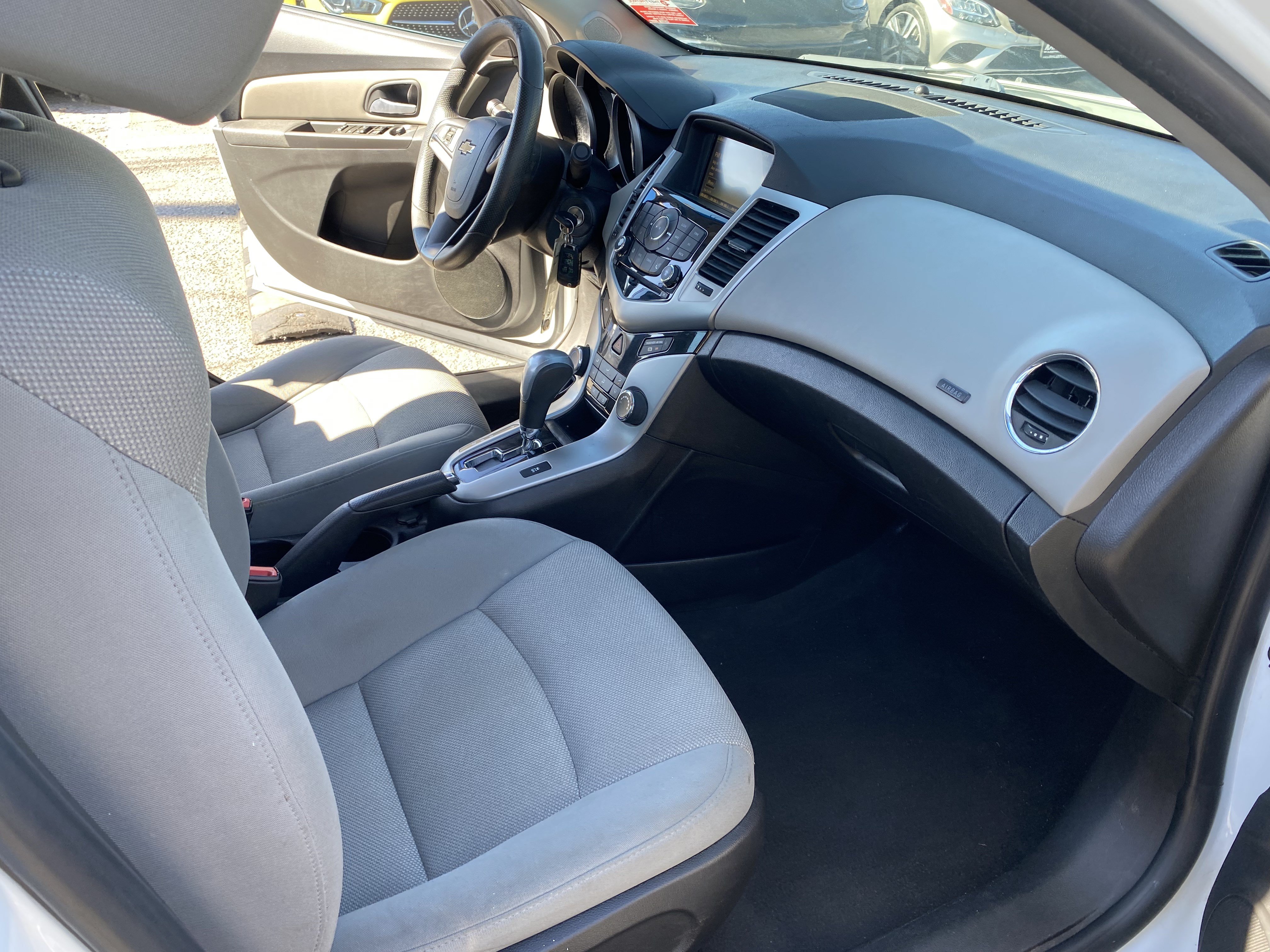 Used 2016 Chevrolet Cruze LT w/ Technology Package FWD image 19