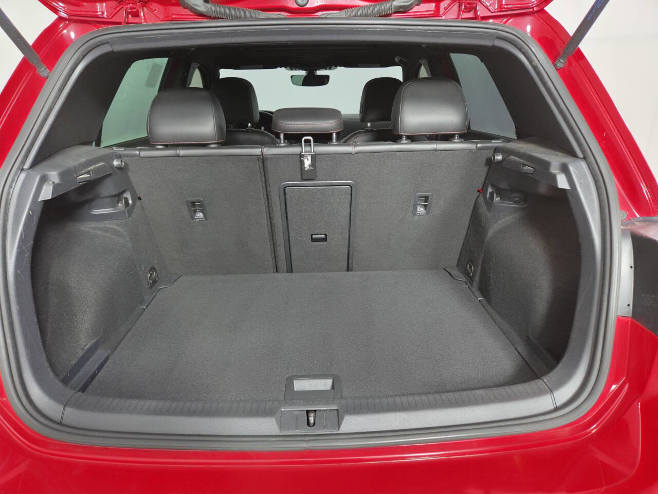 Used 2020 Volkswagen GTI SE FWD image 23