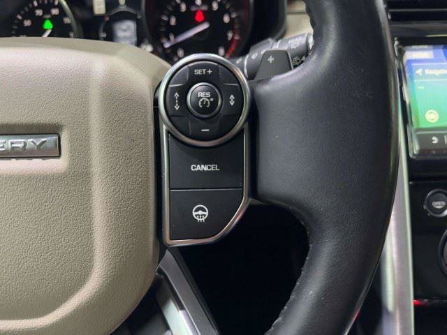Used 2017 Land Rover Discovery HSE AWD/4WD image 24