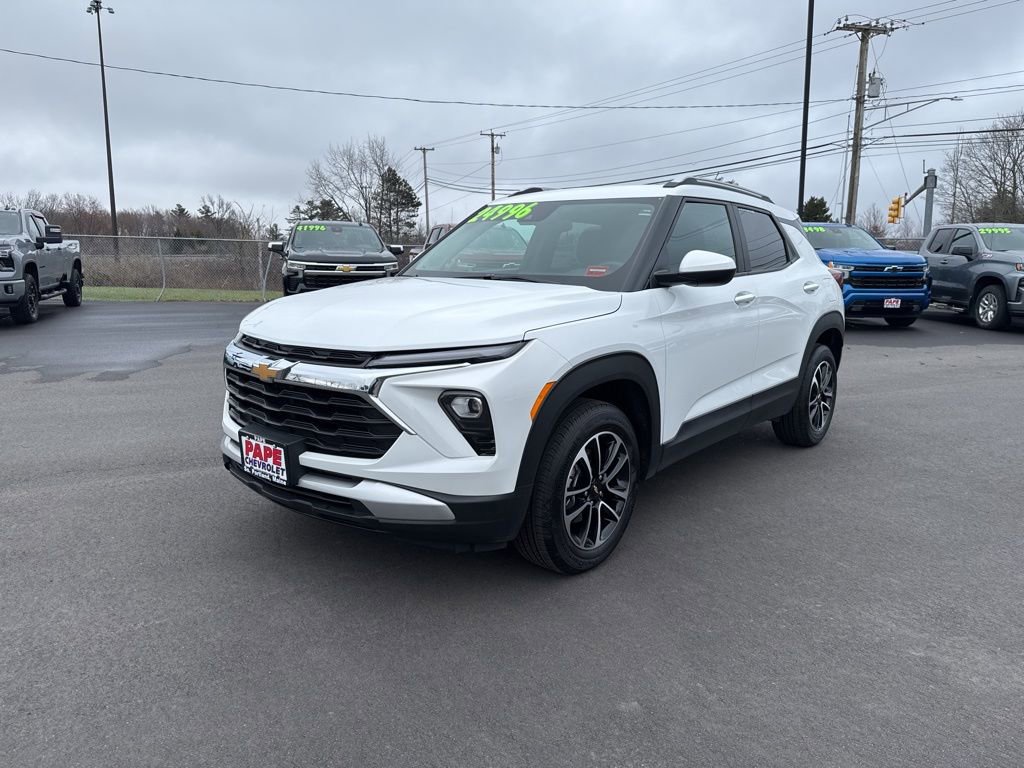 Used 2025 Chevrolet TrailBlazer LT w/ Driver Confidence Package AWD/4WD image 9