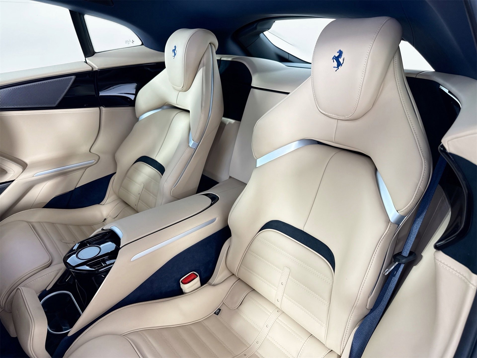 Certified 2024 Ferrari Purosangue Base image 18