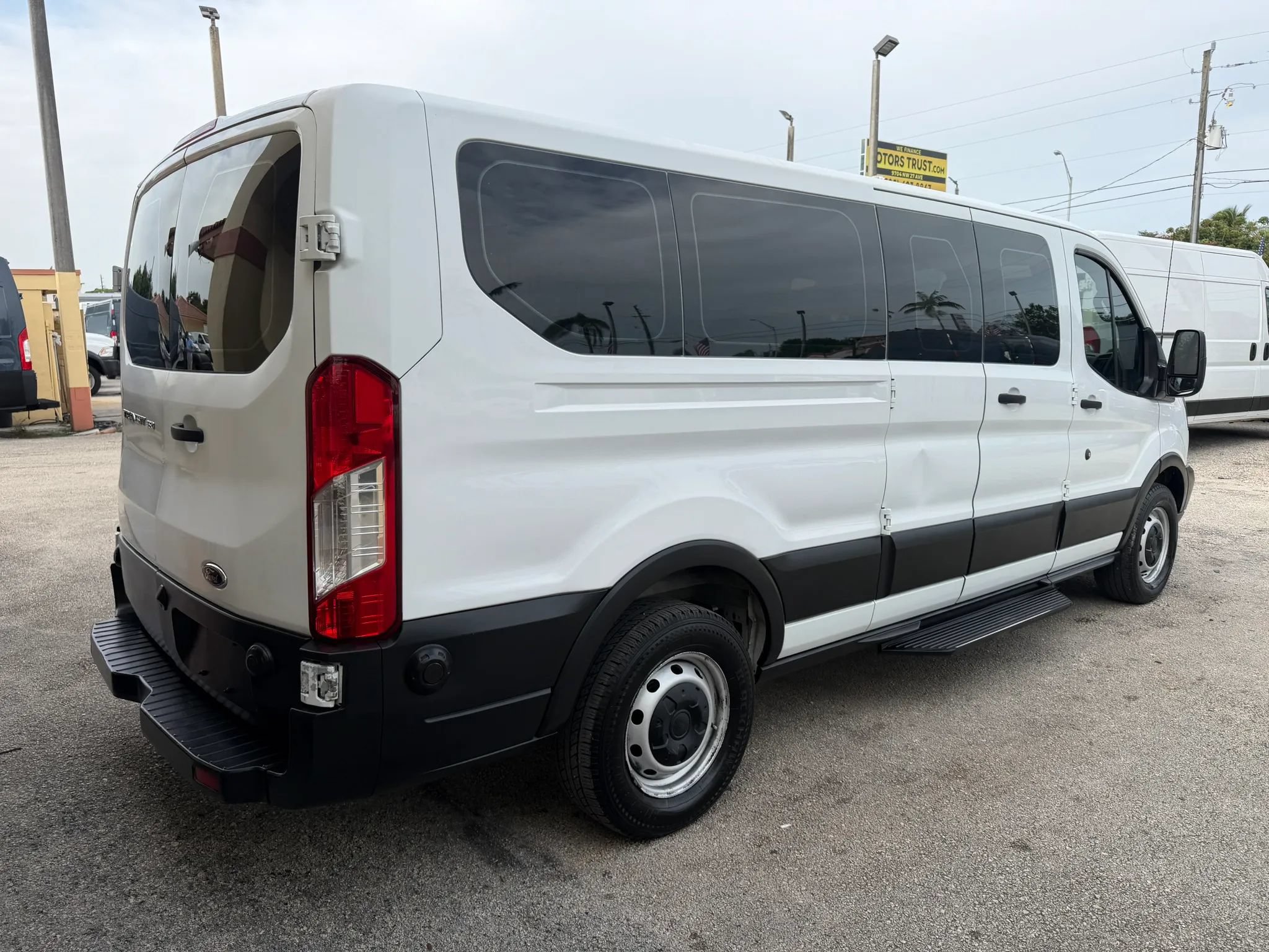 Used 2019 Ford Transit 350 XL RWD image 6