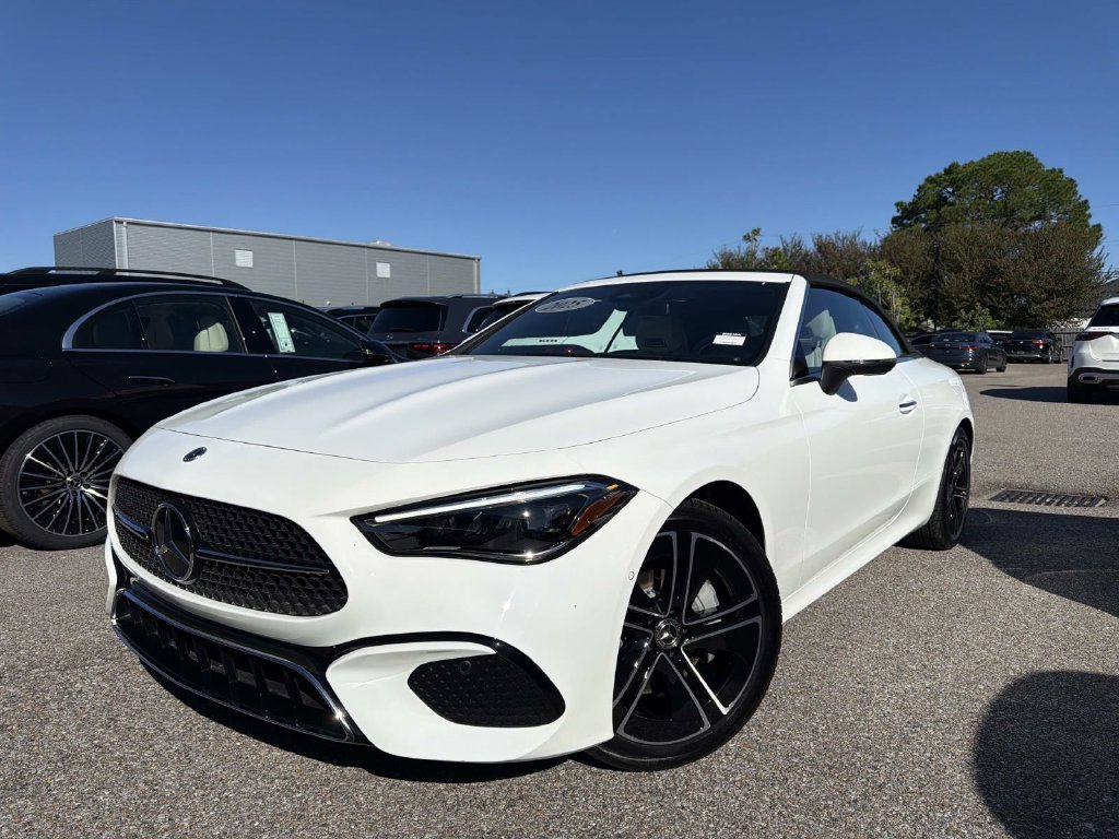 Used 2025 Mercedes-Benz CLE 300 4MATIC Cabriolet image 3