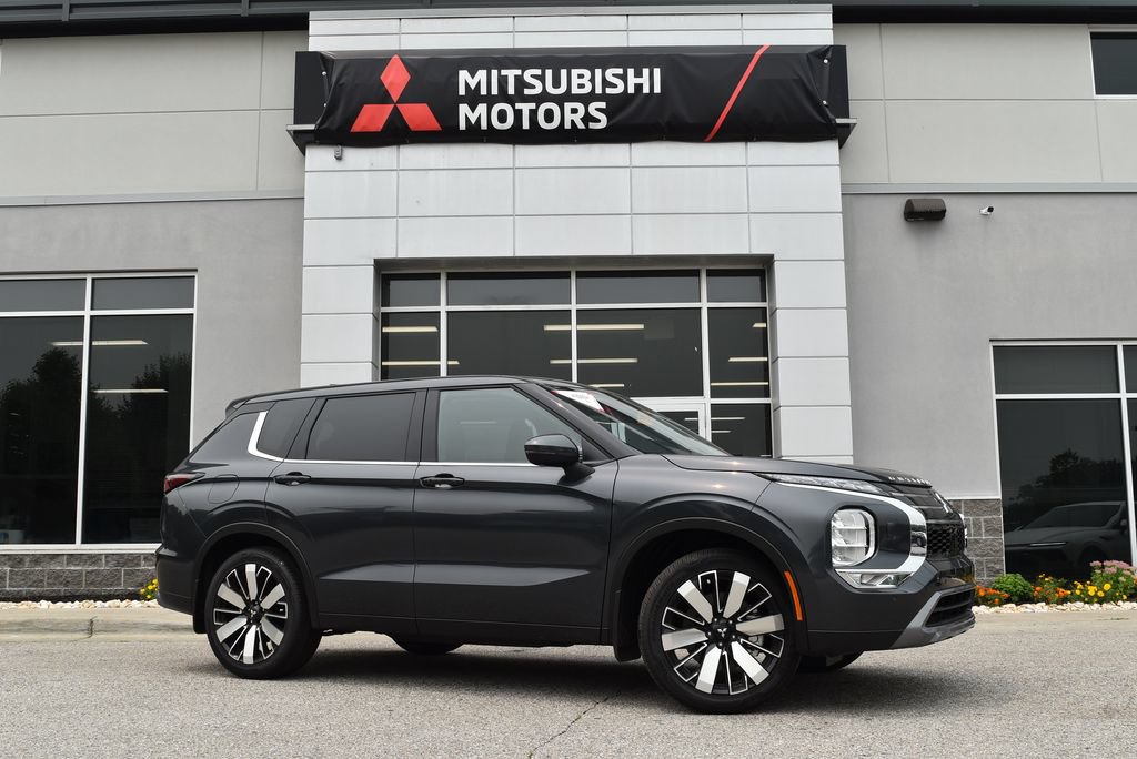 New 2026 Mitsubishi Outlander SE AWD/4WD image 1