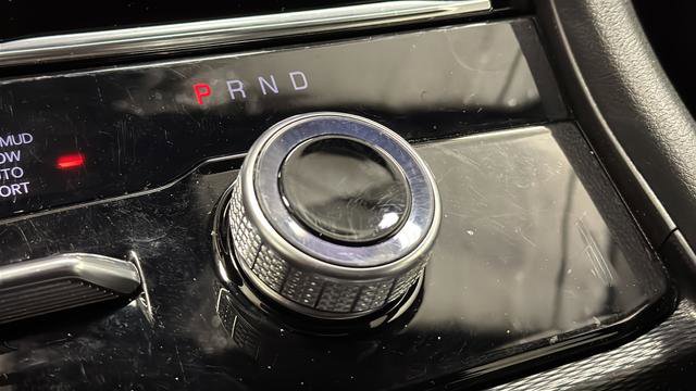 Used 2025 Jeep Grand Cherokee Limited w/ Black Appearance Package image 19