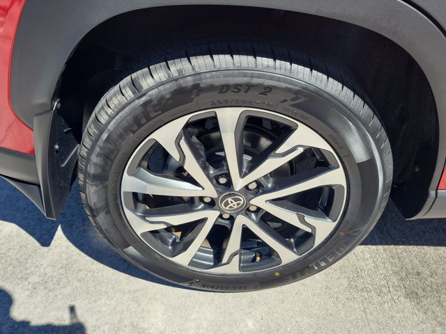 Used 2023 Toyota Corolla Cross XLE w/ Convenience Package FWD image 9