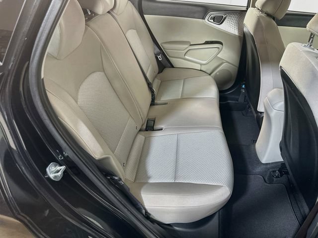 Used 2023 Kia Soul LX w/ LX Technology Package FWD image 12