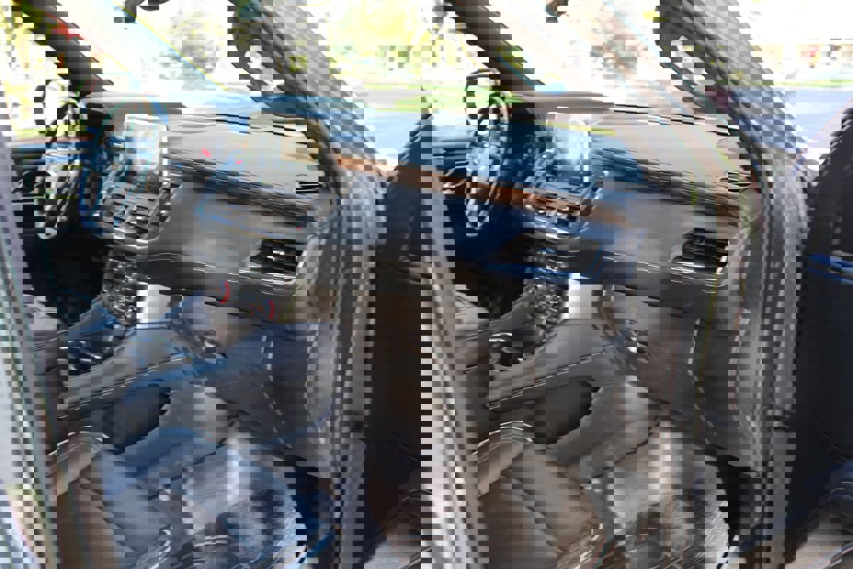 Used 2021 Chevrolet Tahoe Premier w/ Premium Package image 20