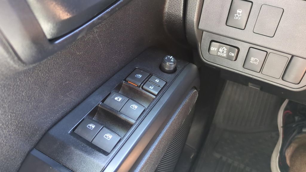 Used 2019 Toyota Tacoma SR5 RWD image 16