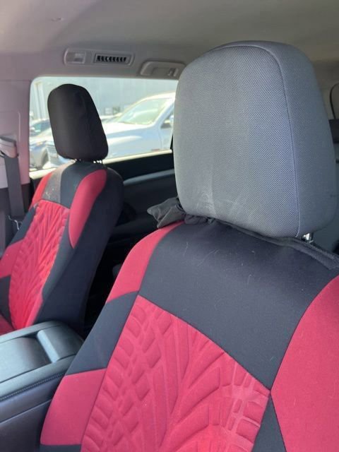 Used 2019 Toyota Highlander LE AWD/4WD image 11