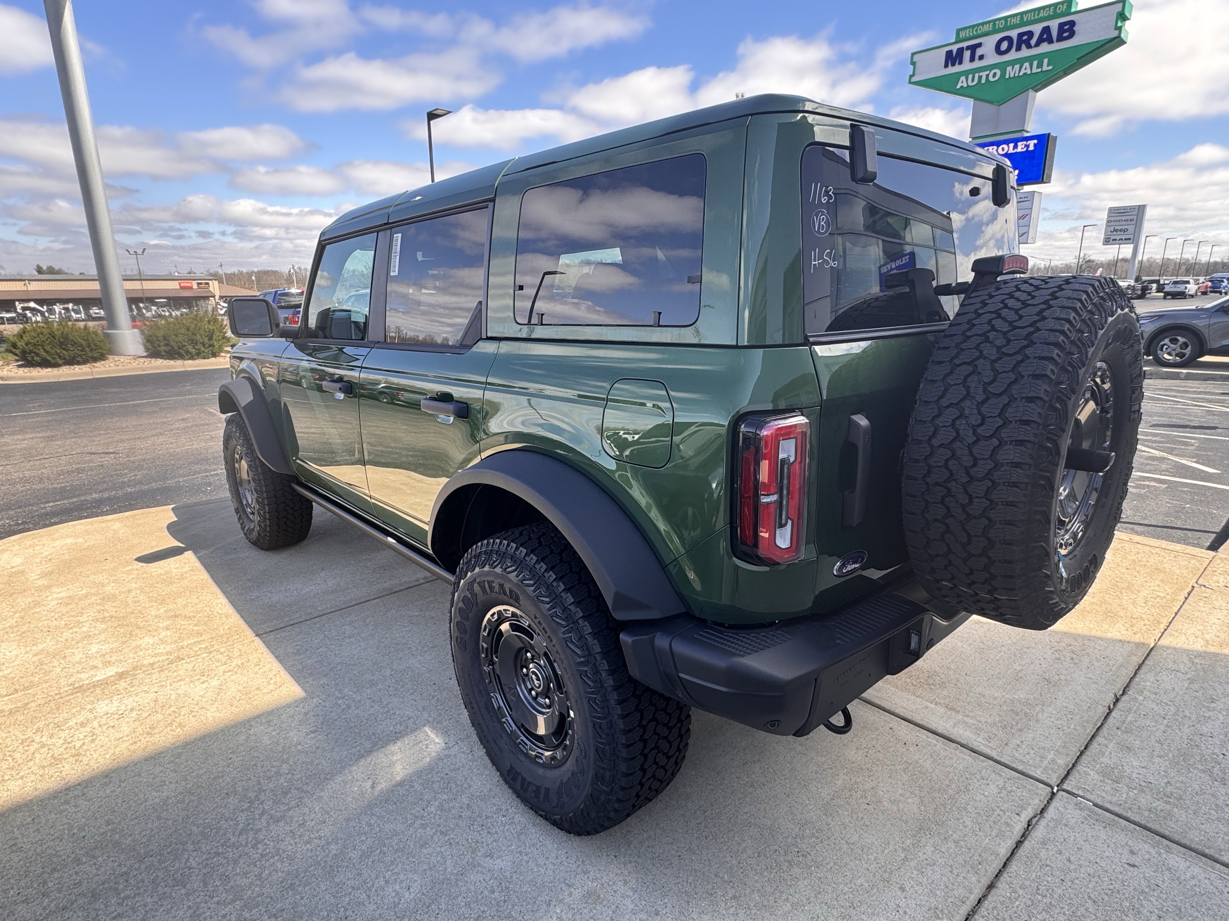 New 2025 Ford Bronco Badlands image 4