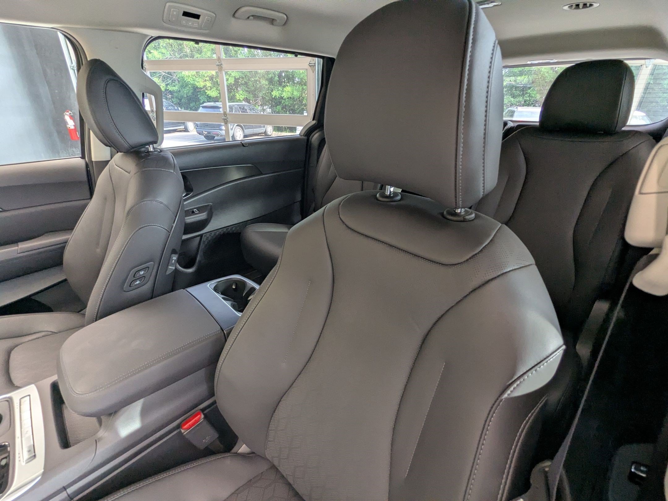 New 2027 Kia Carnival EX w/ Dark Edition Package FWD image 9