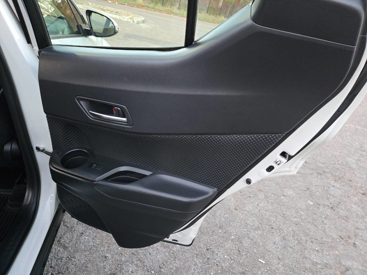 Used 2021 Toyota C-HR LE image 29