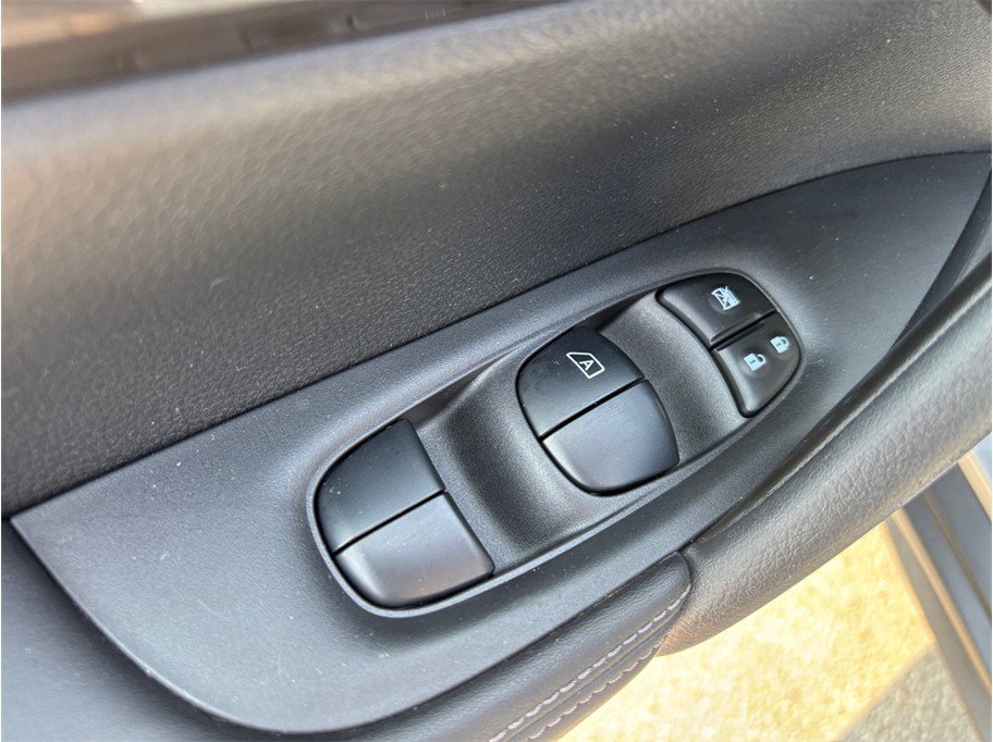Used 2020 Nissan Rogue SV w/ Premium Package FWD image 21