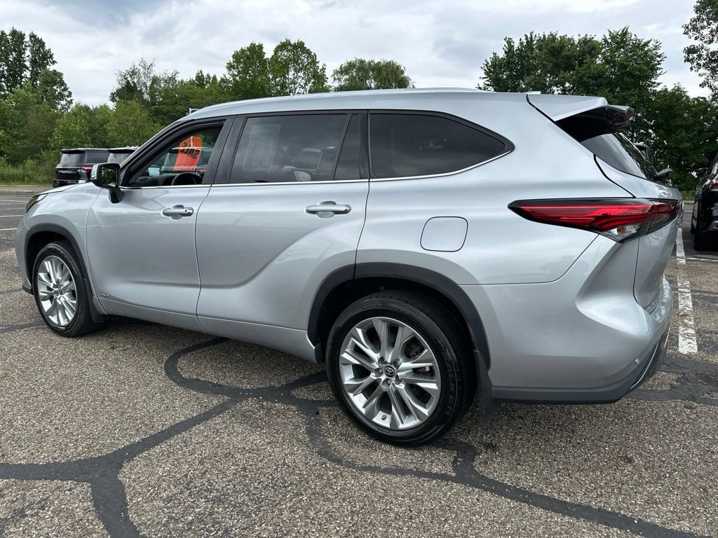 Used 2022 Toyota Highlander Limited AWD/4WD image 11