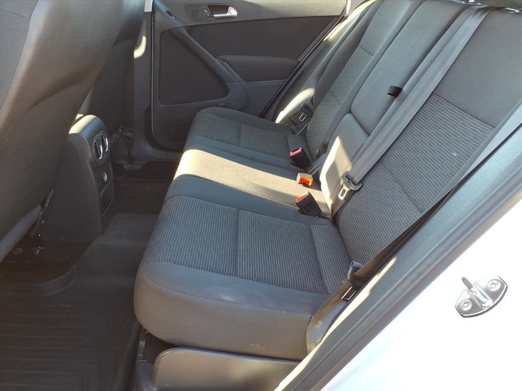 Used 2013 Volkswagen Tiguan S image 12