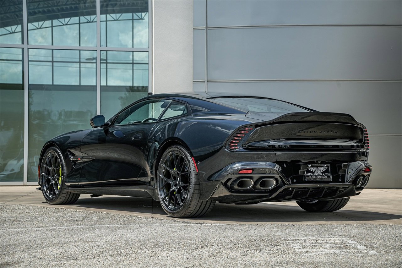 New 2025 Aston Martin Vanquish Coupe image 2