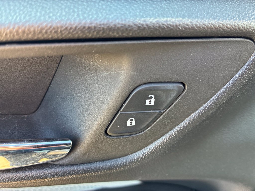 Used 2025 Chevrolet Trax LT FWD image 7