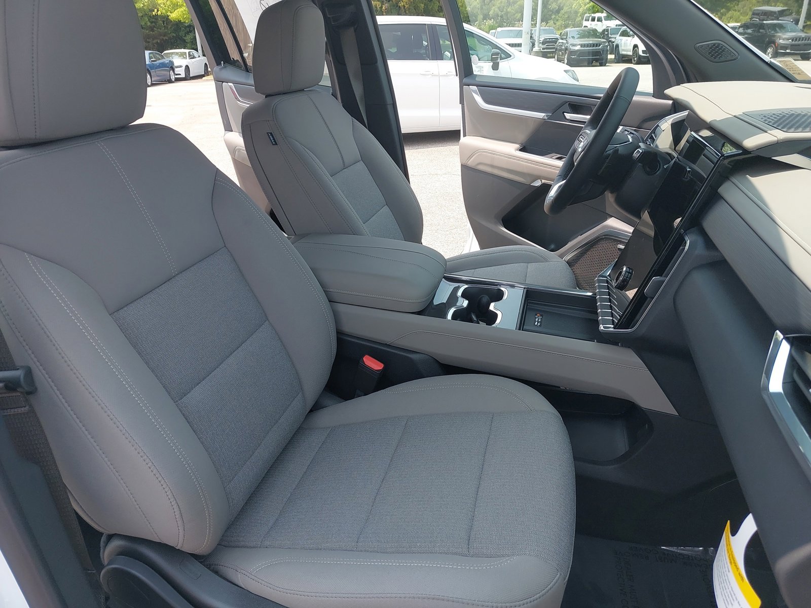 New 2025 GMC Acadia Elevation image 10