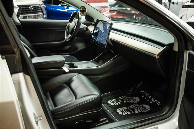 Used 2018 Tesla Model 3 Long Range image 13