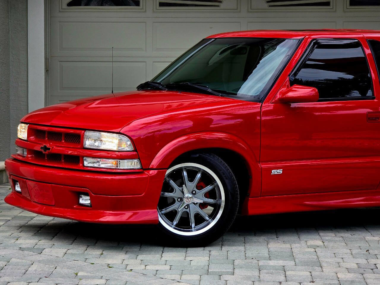 Used 2001 Chevrolet Blazer Xtreme w/ Preferred Equipment Group image 2