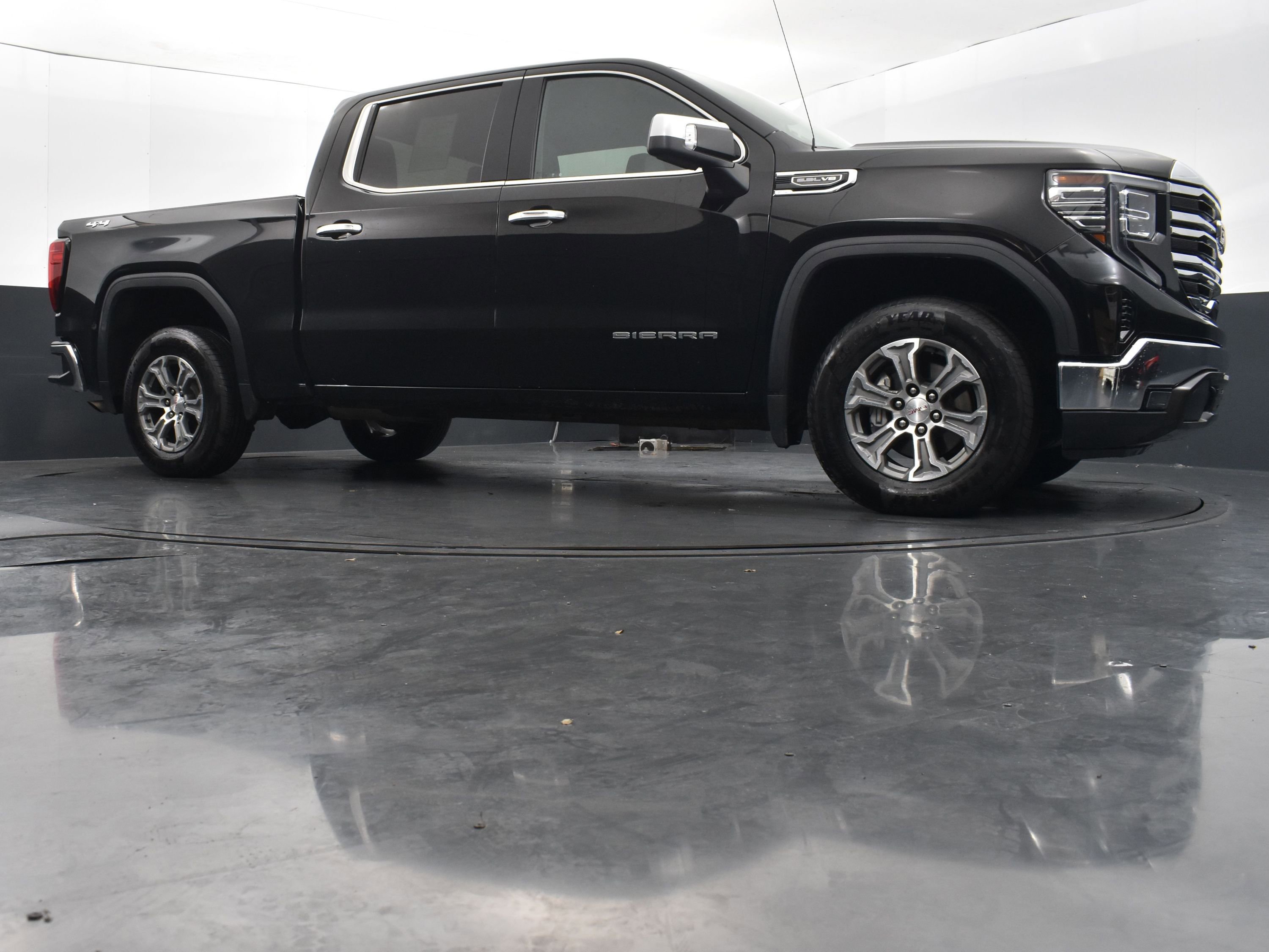 Used 2025 GMC Sierra 1500 SLT image 37
