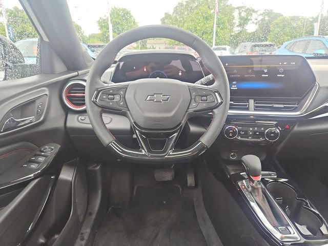 Used 2024 Chevrolet Trax RS w/ Sunroof Package FWD image 14