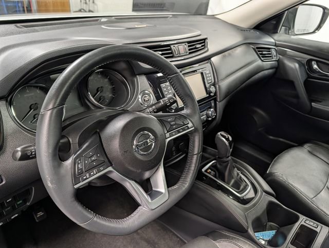 Used 2017 Nissan Rogue SL w/ SL Premium Package image 17