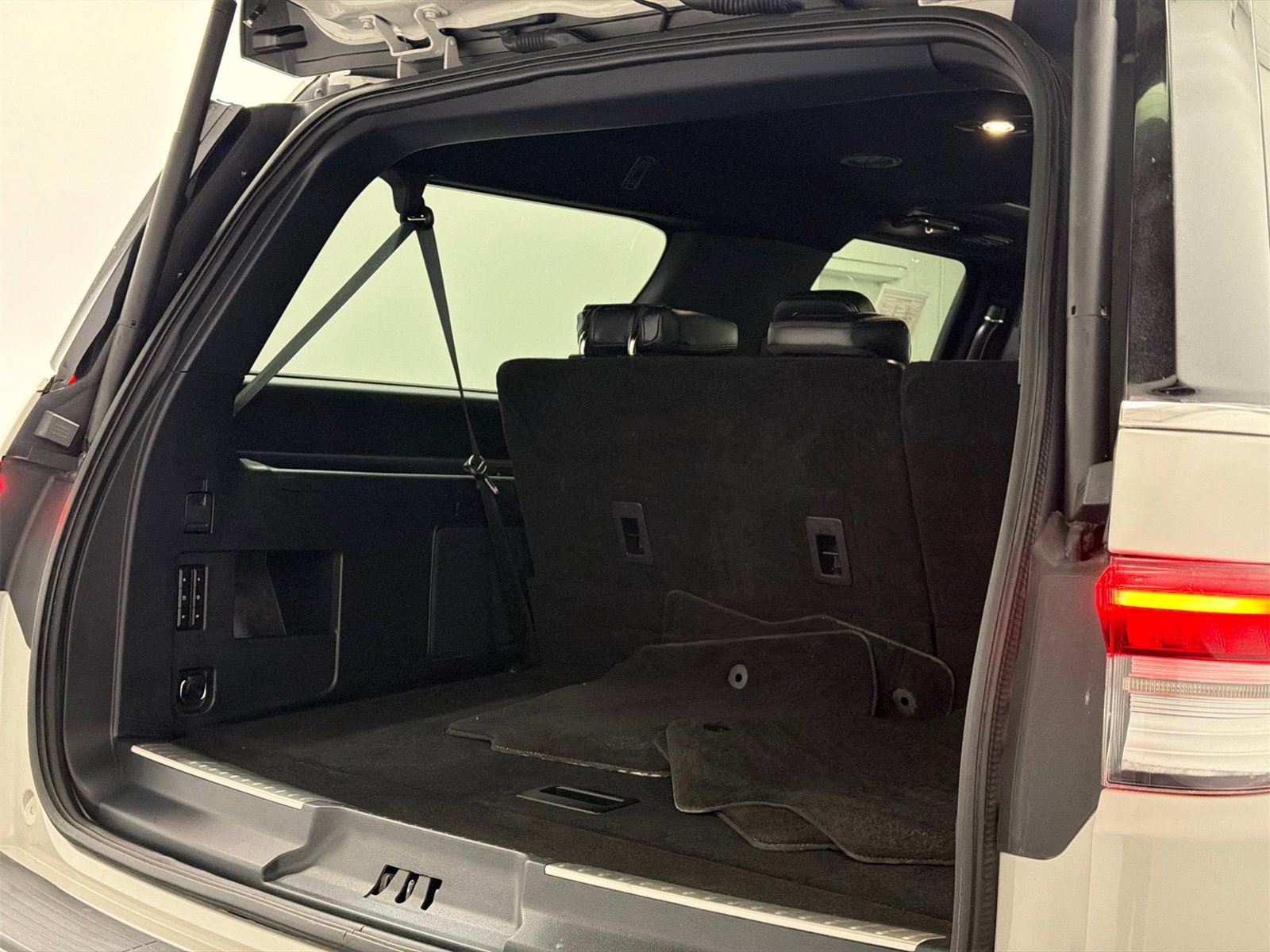 Used 2022 Lincoln Navigator L Reserve w/ Equipment Group 201A image 9