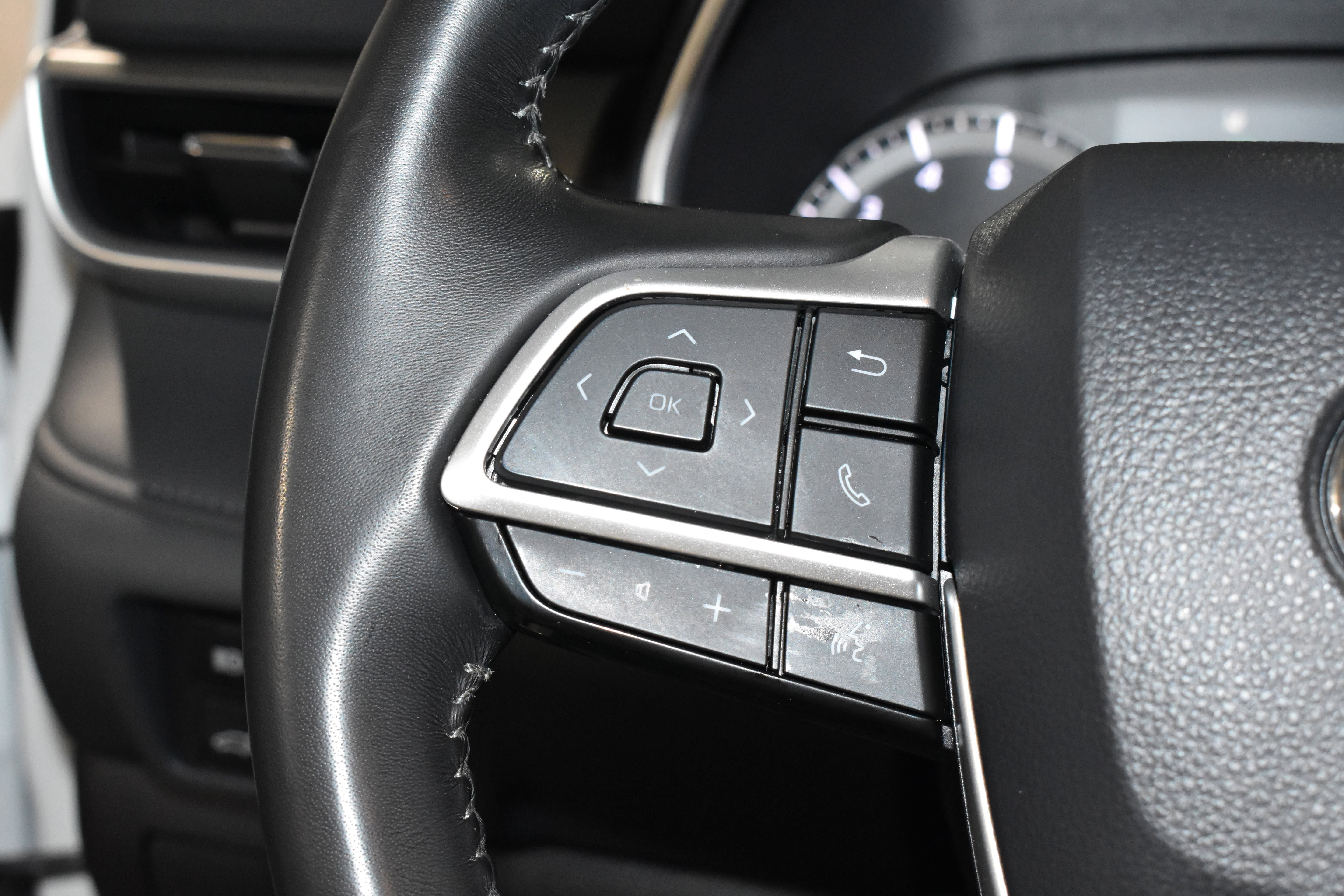 Used 2025 Toyota Highlander XLE FWD image 13