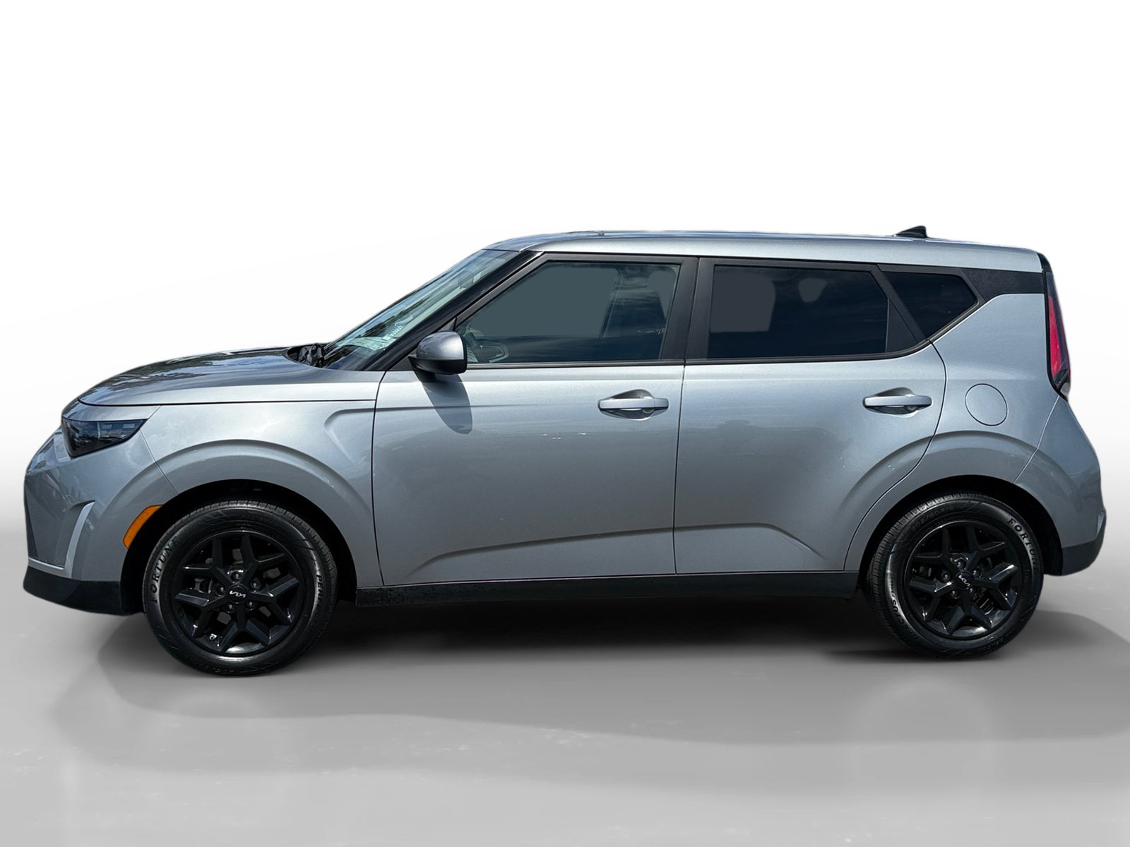 Used 2024 Kia Soul LX w/ Option Group 015 FWD image 2