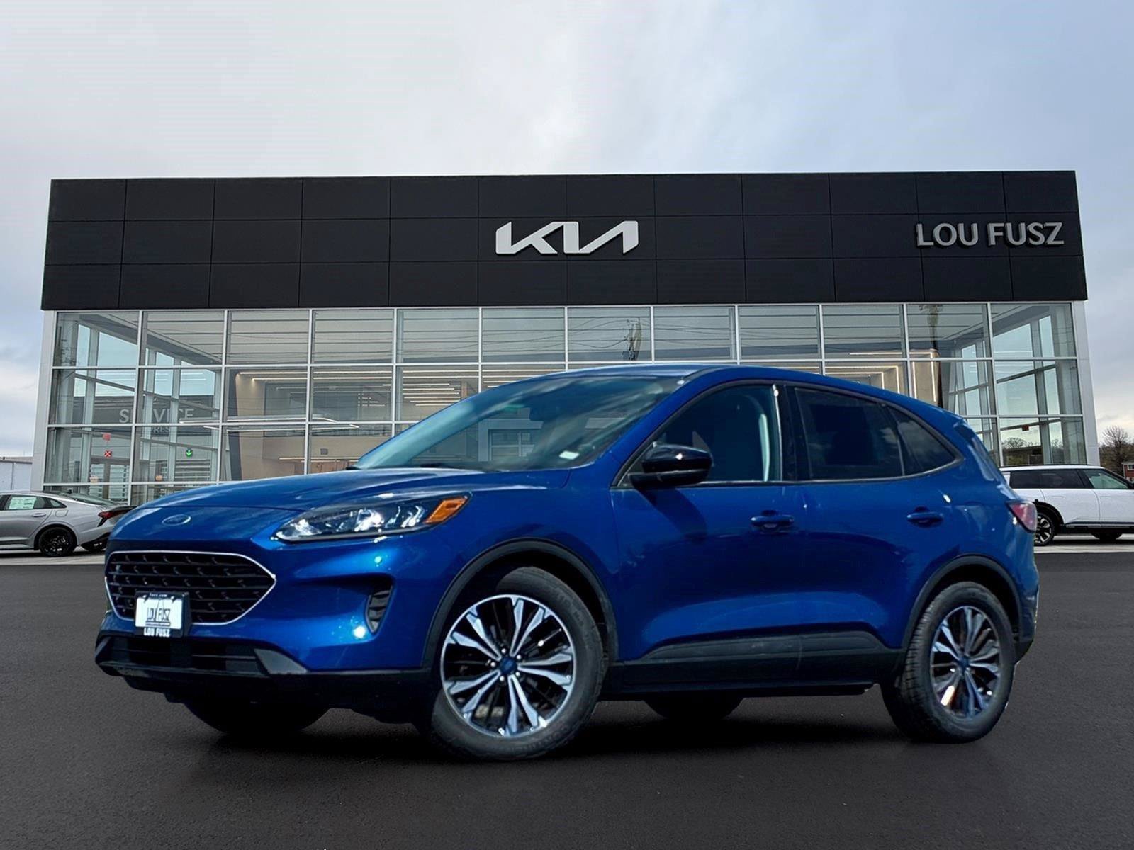 Used 2022 Ford Escape SE w/ SE Sport Appearance Package FWD image 1