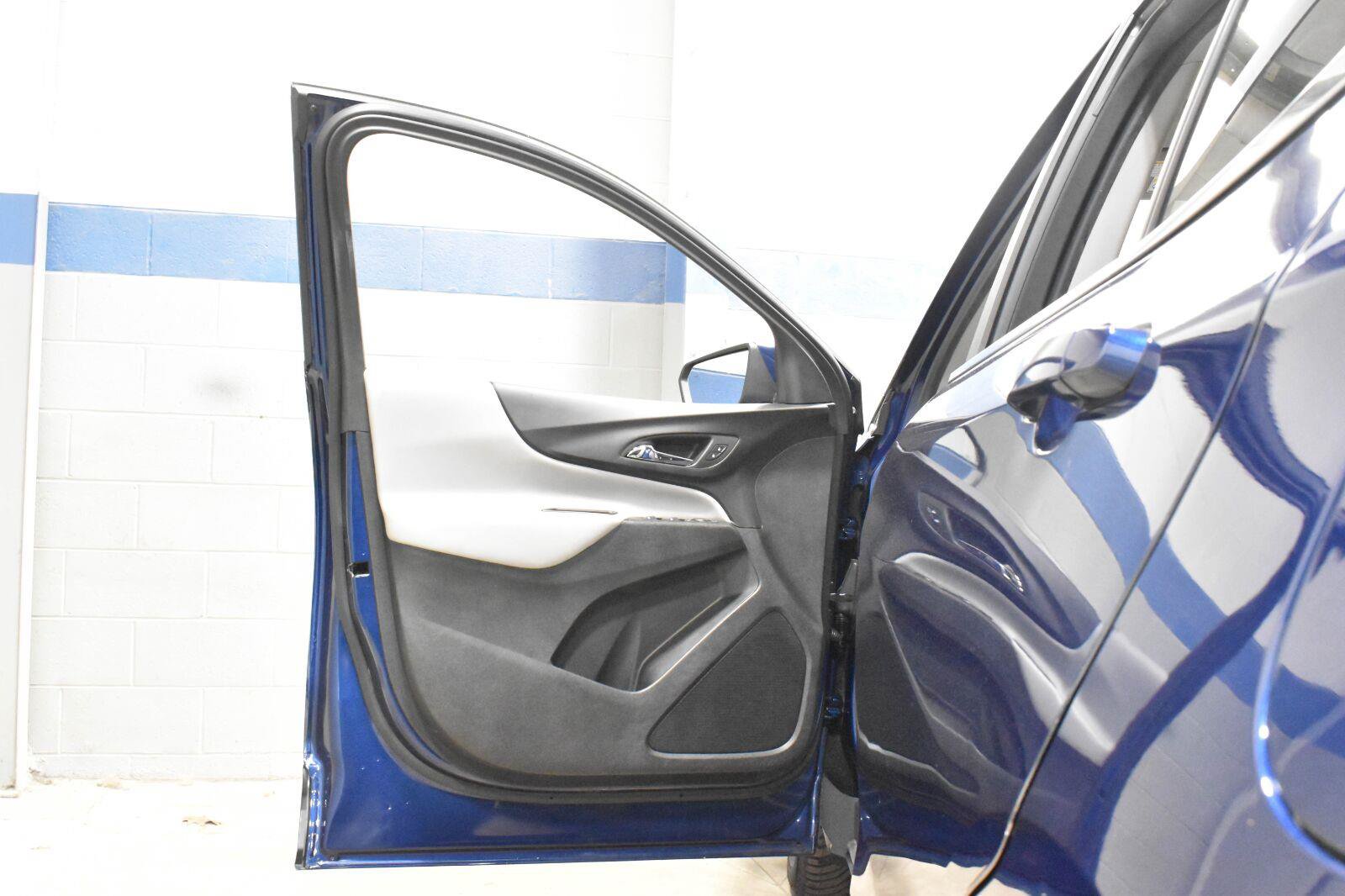 Used 2022 Chevrolet Equinox LT AWD/4WD image 9