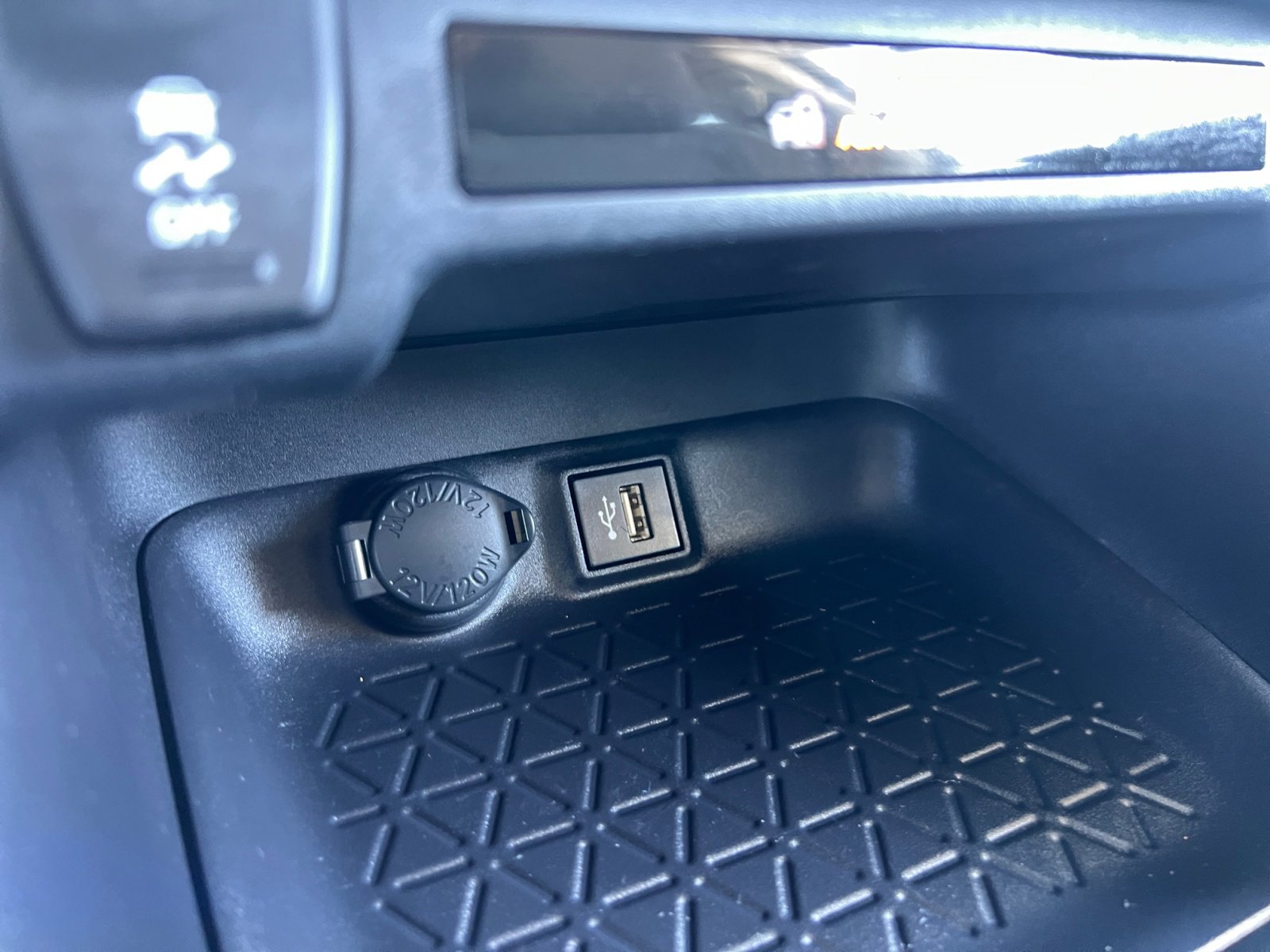 Used 2024 Toyota RAV4 LE image 21