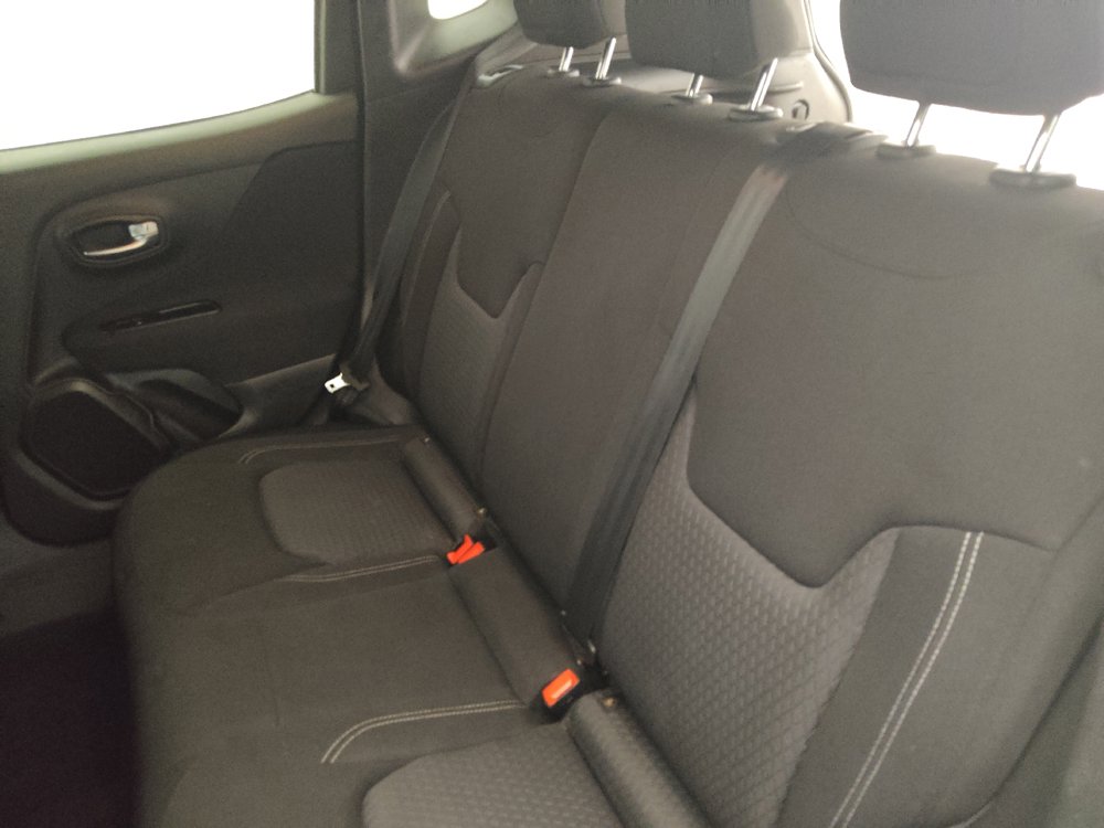 Used 2021 Jeep Renegade Latitude w/ Luxury Group II AWD/4WD image 18